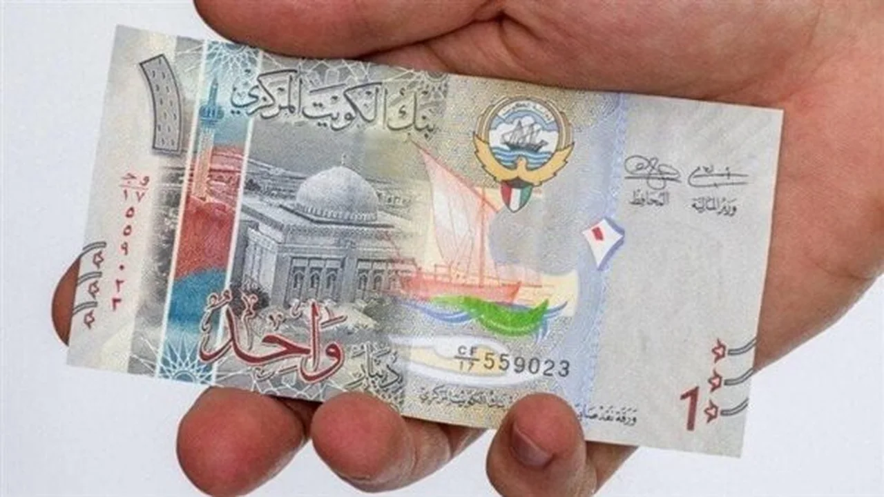 تراجع سعر الدينار الكويتي أمام الجنيه المصري 28 قرشاً في تعاملات الخميس